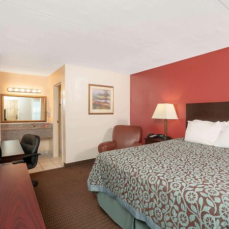 Days Inn By Wyndham קייב סיטי מראה חיצוני תמונה