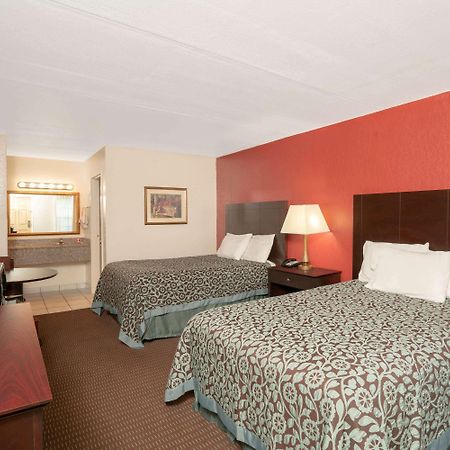 Days Inn By Wyndham קייב סיטי מראה חיצוני תמונה