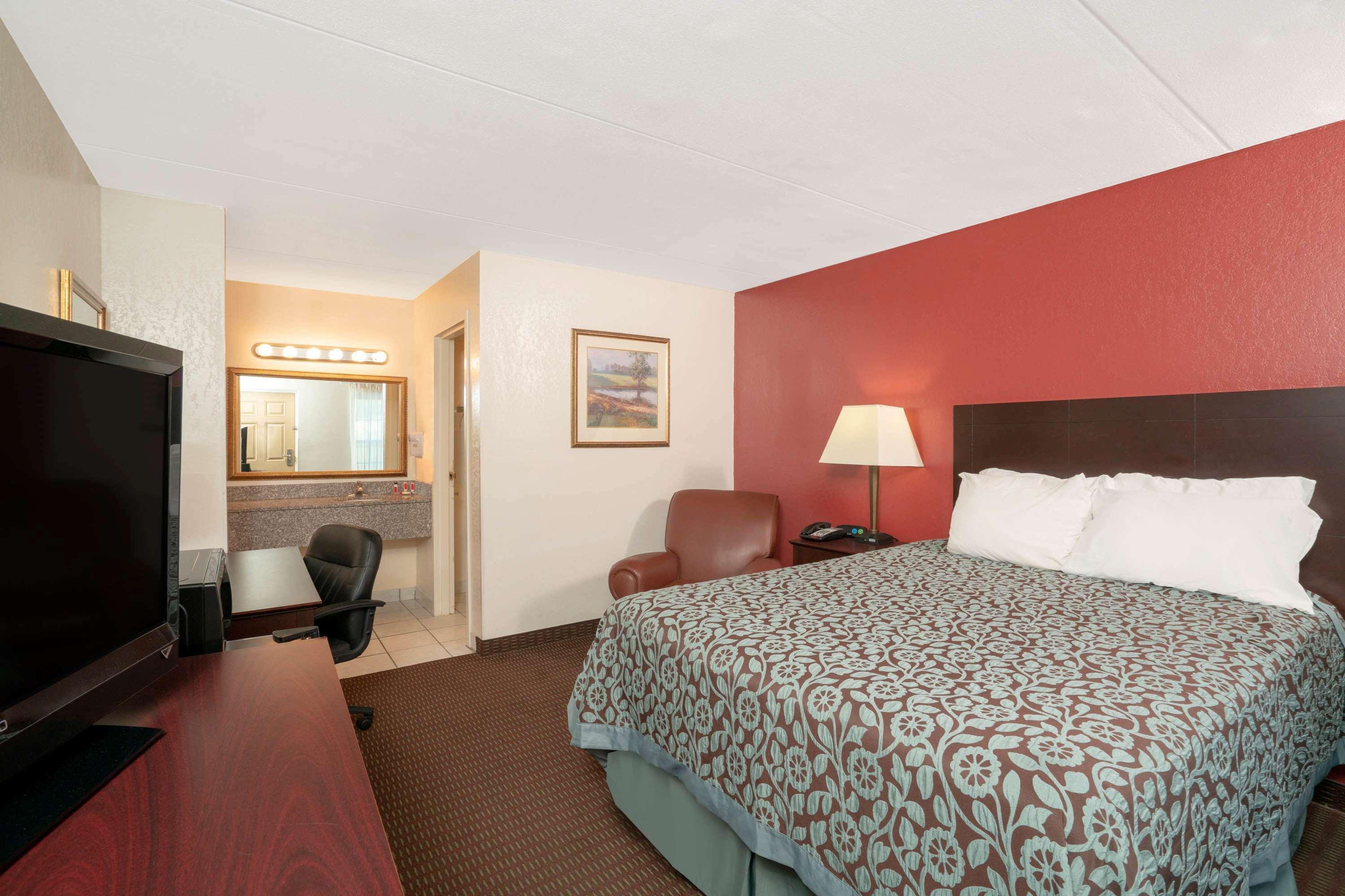 Days Inn By Wyndham קייב סיטי מראה חיצוני תמונה