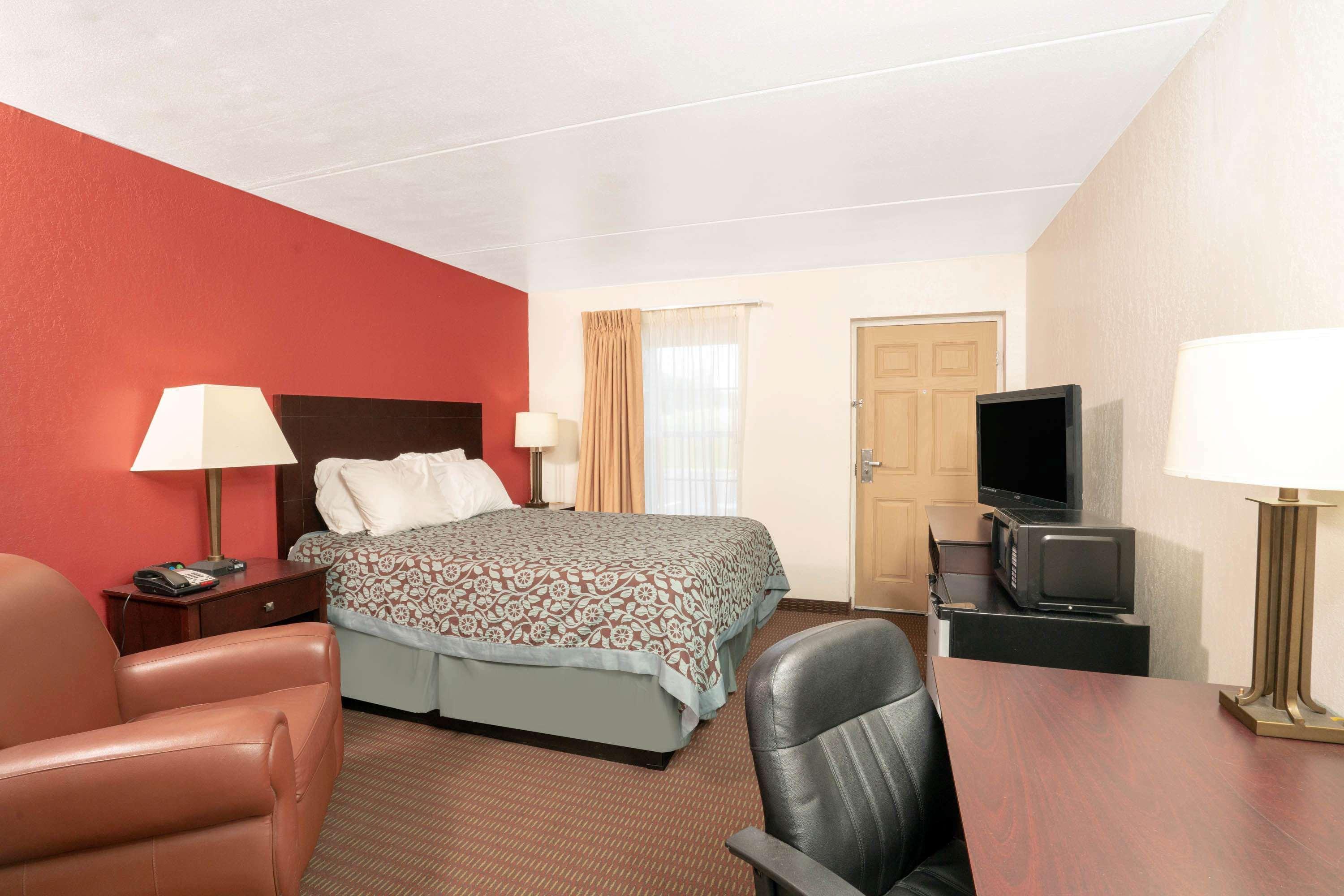 Days Inn By Wyndham קייב סיטי מראה חיצוני תמונה