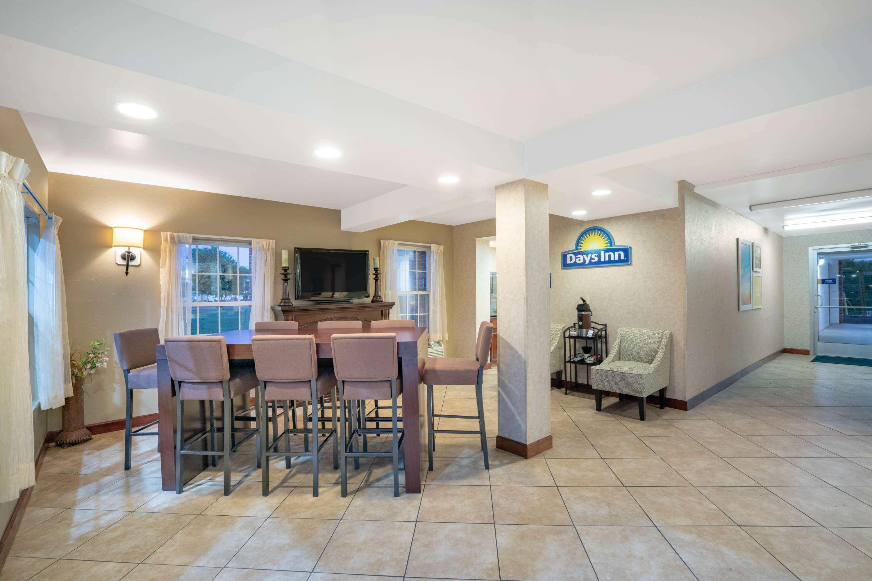 Days Inn By Wyndham קייב סיטי מראה חיצוני תמונה