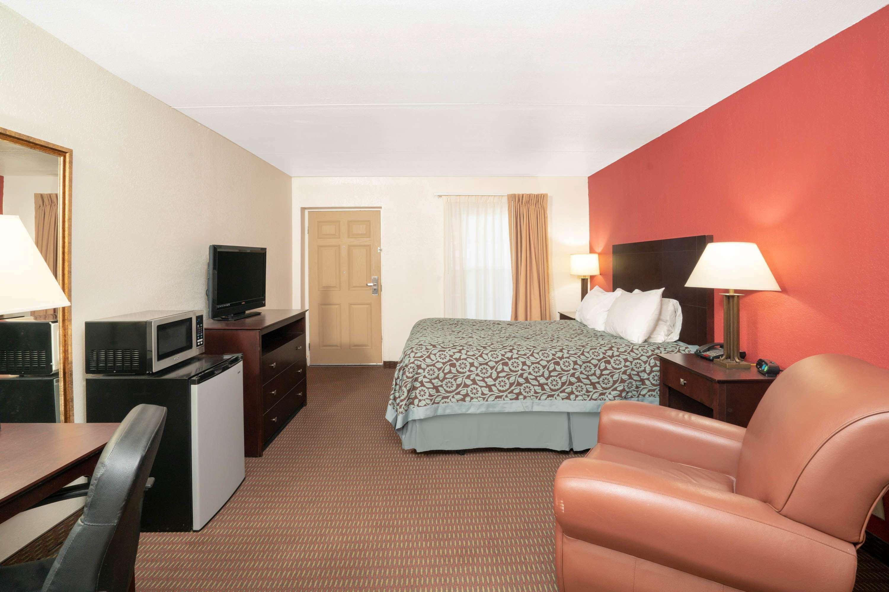 Days Inn By Wyndham קייב סיטי מראה חיצוני תמונה