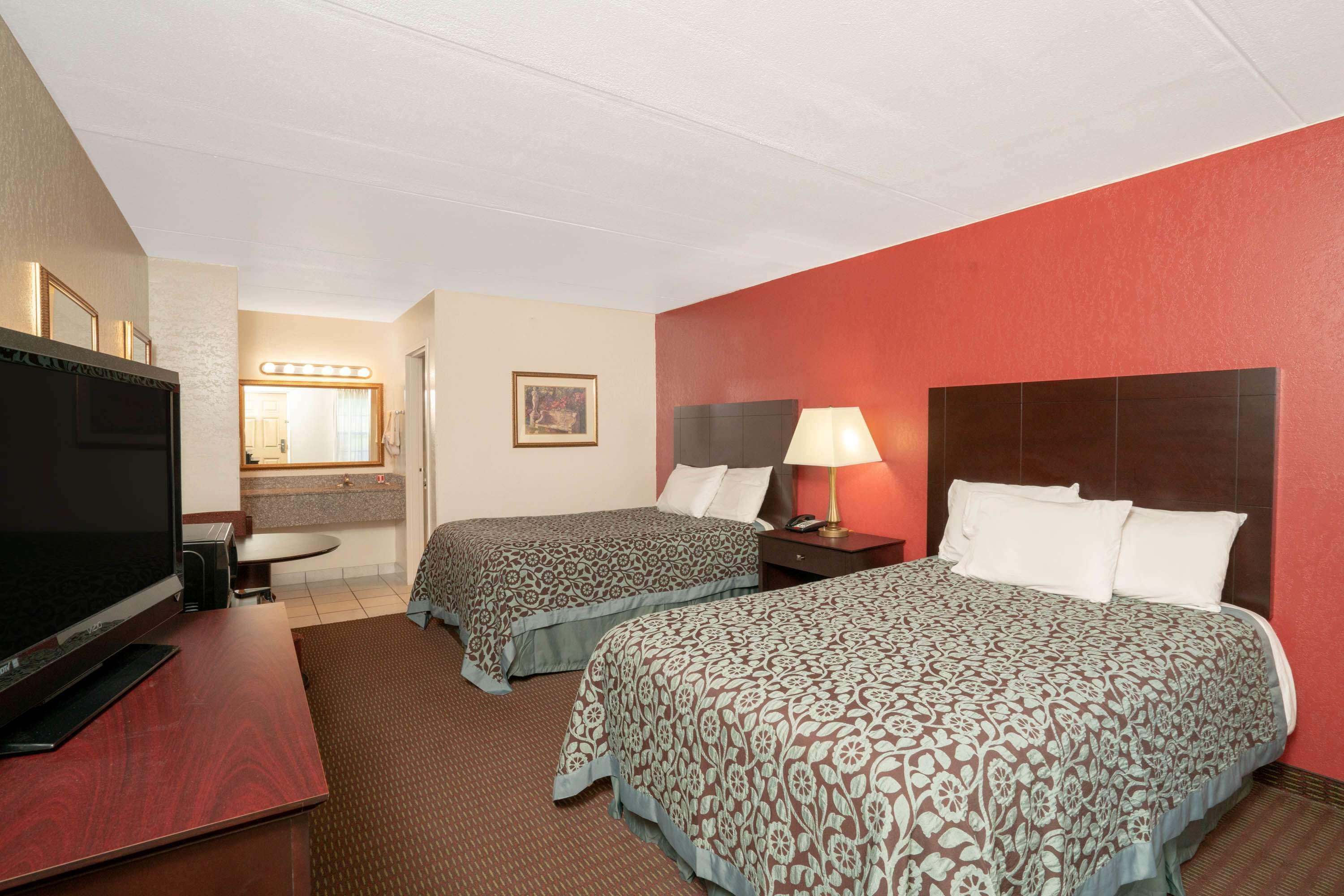 Days Inn By Wyndham קייב סיטי מראה חיצוני תמונה