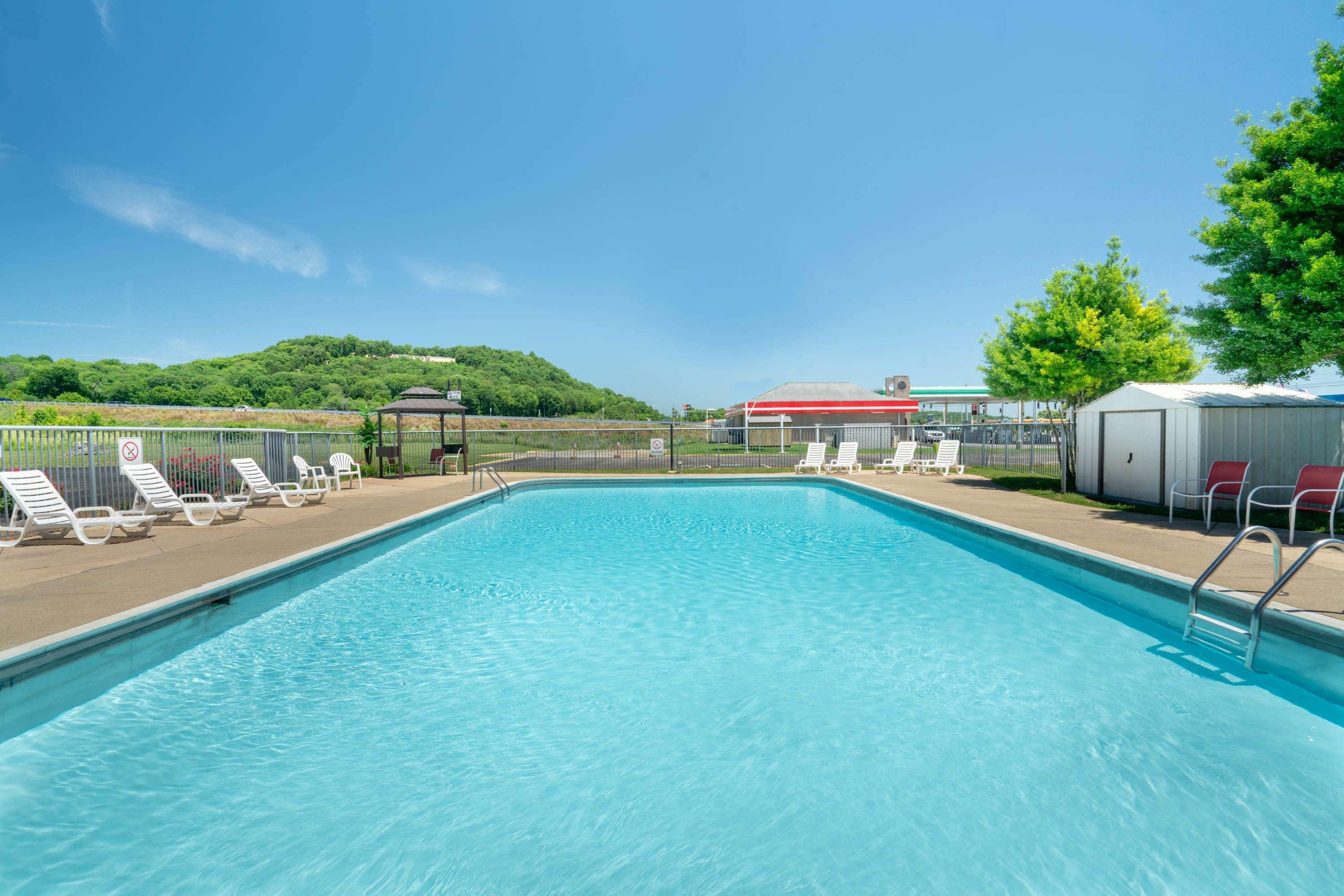 Days Inn By Wyndham קייב סיטי מראה חיצוני תמונה