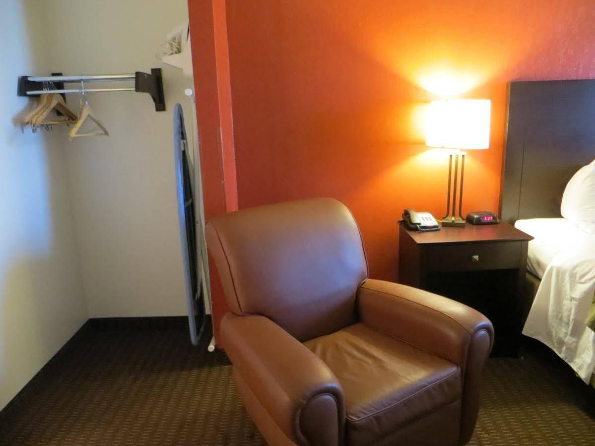 Days Inn By Wyndham קייב סיטי מראה חיצוני תמונה