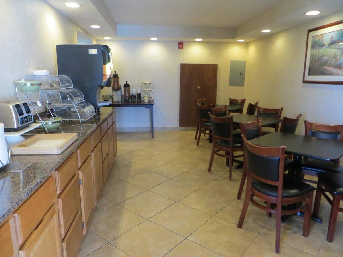 Days Inn By Wyndham קייב סיטי מראה חיצוני תמונה